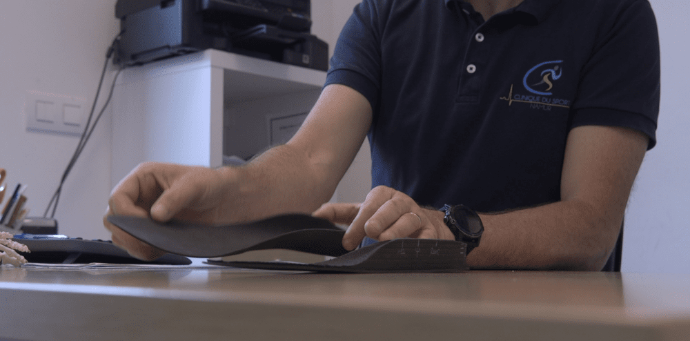 Un patient qui entre dans un scanner Newton